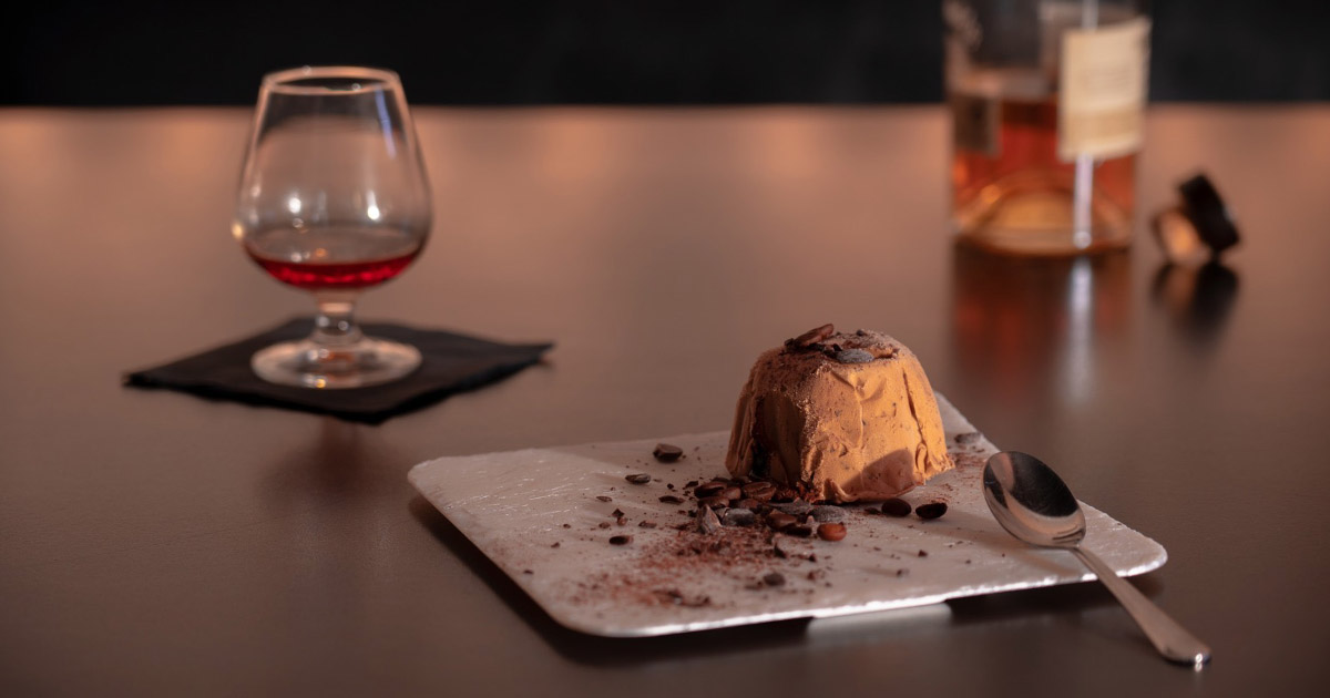 Tartufo artigianale caffè con cuore morbido di cioccolato al caffè