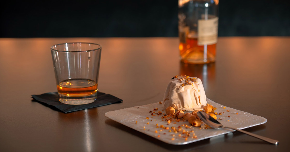Tartufo artigianale al pesto di Nocciola Trilobata delle Langhe IGP con cuore di crema di Pistacchio di Bronte DOP